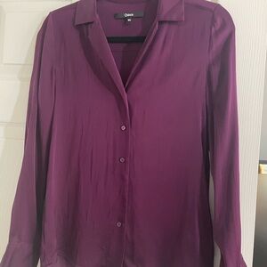 Beautiful classic v notch collar silk top.